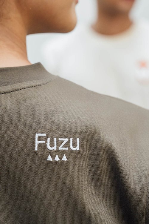 【預購】【森林動物系列】山豬Fuzu布章T橄欖綠(男女適用) - Image 3