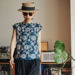 【預購】黛青色 夏季方形無袖背心 亞麻花朵刺繡面料 兩面穿短上衣