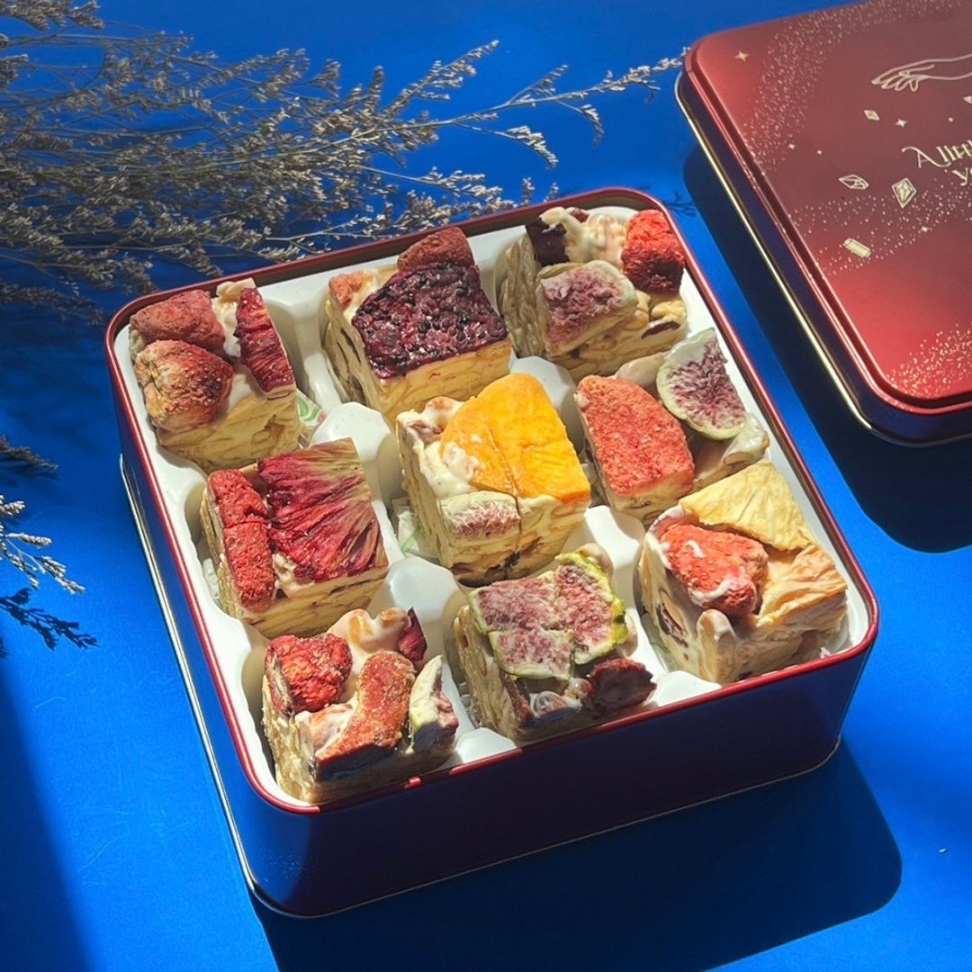 【台灣製】端午節【嫣紅花火】風呂敷花插天然果乾眠雪酥禮盒(18入) - Image 4